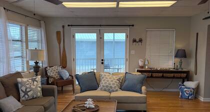 Shellfish House- Waterfront Canal Home w/ Boat Dock – On Steinhatchee River