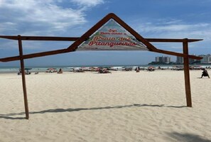 Beach - Apartment in the best location in Pitangueiras, Guarujá, pets allowed. (Guarujá)