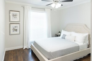 5 bedrooms, iron/ironing board, travel cot, free WiFi - Spacious 5-bedroom vacation house w/POOL on GOLFCOURSE, by Airport (San Antonio)