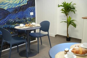 Superior Double Room | Dining - Relais Carmen B&B Pompei (Pompei)