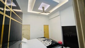 Deluxe Double Room, City View - Hotel Vallabh Palace (Misrikh)