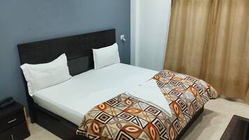 Dobbelt- eller tomannsrom – classic | Safe på rommet, skrivebord og skrivebord for bærbar PC