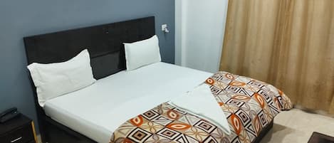 Classic Double or Twin Room | In-room safe, desk, laptop workspace, blackout curtains