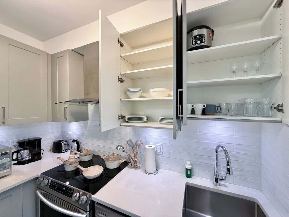 冰箱、微波炉、烤箱、炉灶