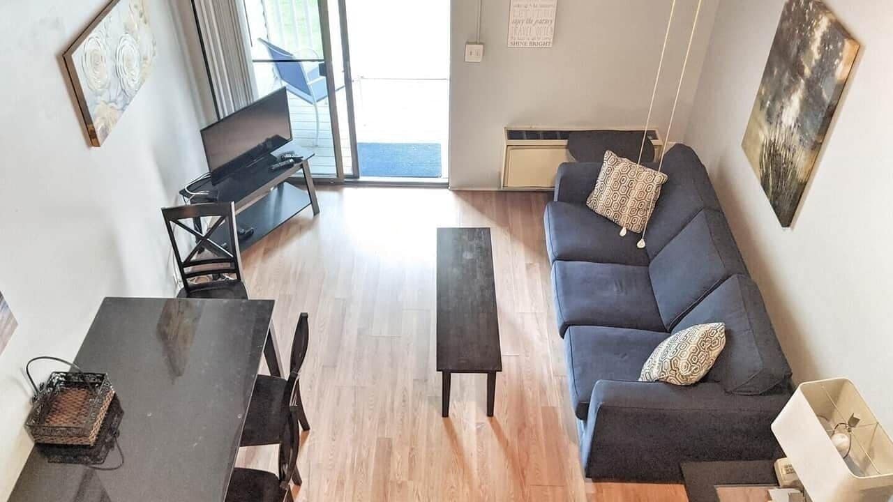 スマートテレビ、テーブルサッカー台、卓球台、書庫