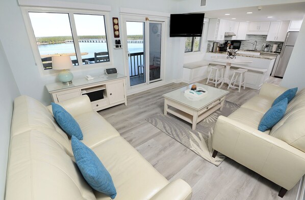 TV - Gulf and Lake Front Condo - Direct Beach Access (Panama City Beach)