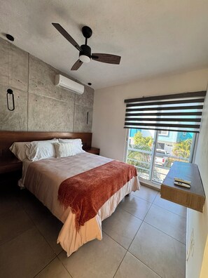 3 bedrooms, iron/ironing board, free WiFi, bed sheets - Tasmania House (II)