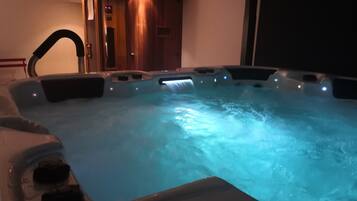 Bañera de hidromasaje interior