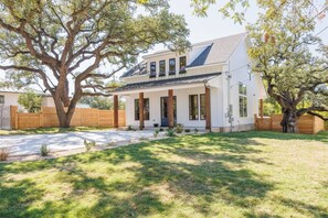 Exterior - WineHaus with Pool and Hot Tub (Fredericksburg)