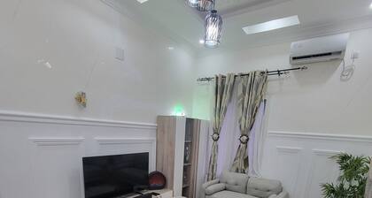 3 minutes from MAYA-MAYA (batignole) airport, secure residential area.