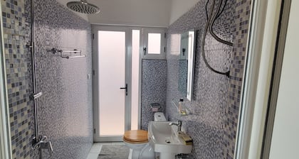 3 minutes from MAYA-MAYA (batignole) airport, secure residential area.