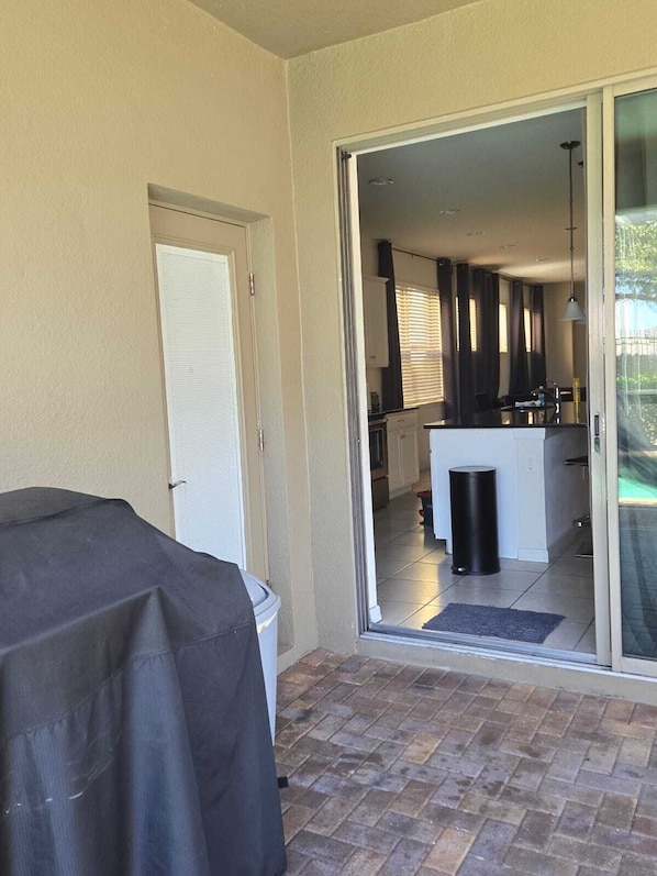 Terrace/patio - 5 Bedroom Vacation Home with pool (Kissimmee)