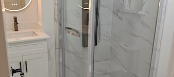 Newly renovated stylish 3B3B basement suite with full kitchen