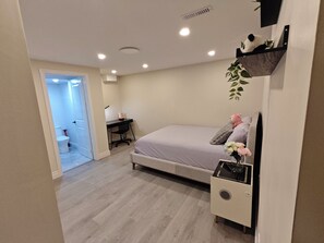 3 bedrooms, free WiFi, bed sheets - Newly renovated stylish 3B3B basement suite with full kitchen (Richmond Hill)