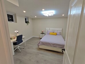 3 bedrooms, free WiFi, bed sheets - Newly renovated stylish 3B3B basement suite with full kitchen (Richmond Hill)
