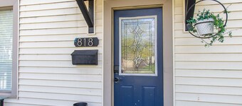 3BR I Sleeps 8, Queen x 4, 5 minutes to Downtown