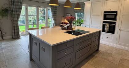 Spacious Scottish Borders House with Hot Tub