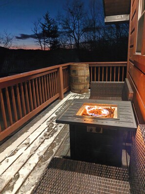 House - Shine Time Smoky Mtn Cabin Views 2BR (Sevierville)