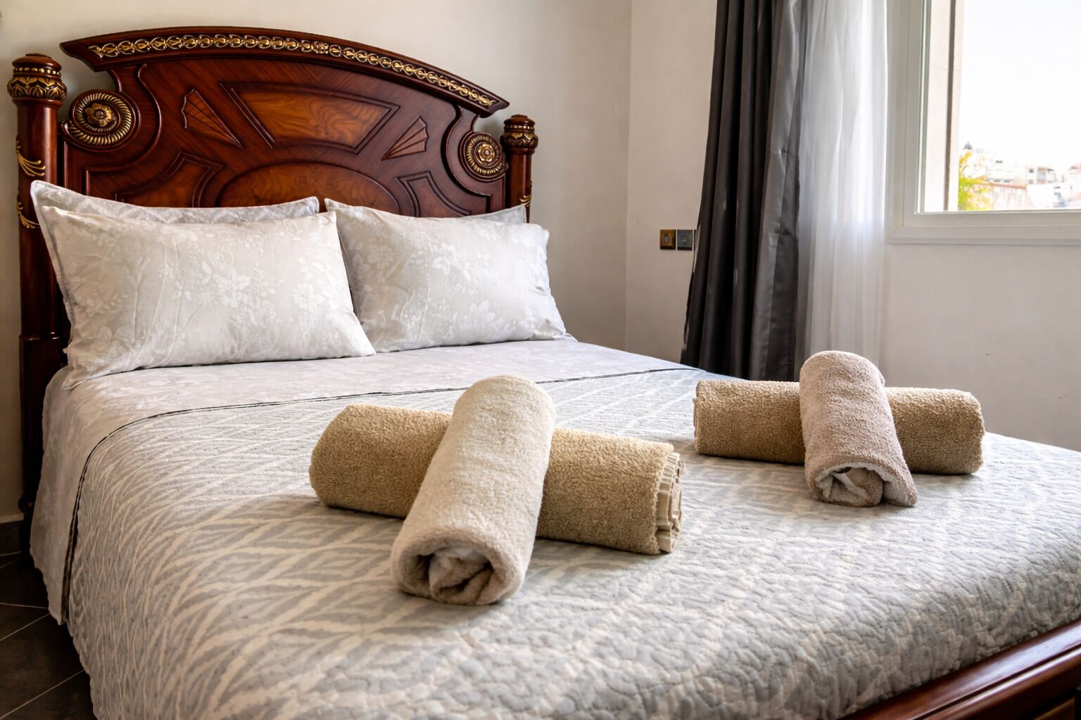 5 bedrooms, in-room safe, desk, iron/ironing board