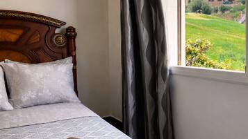 5 bedrooms, in-room safe, desk, iron/ironing board