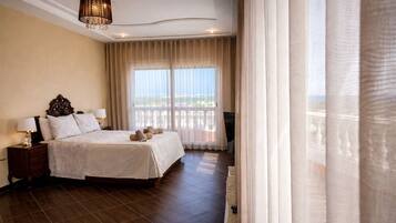 5 Schlafzimmer, Zimmersafe, Schreibtisch, Bügeleisen/Bügelbrett