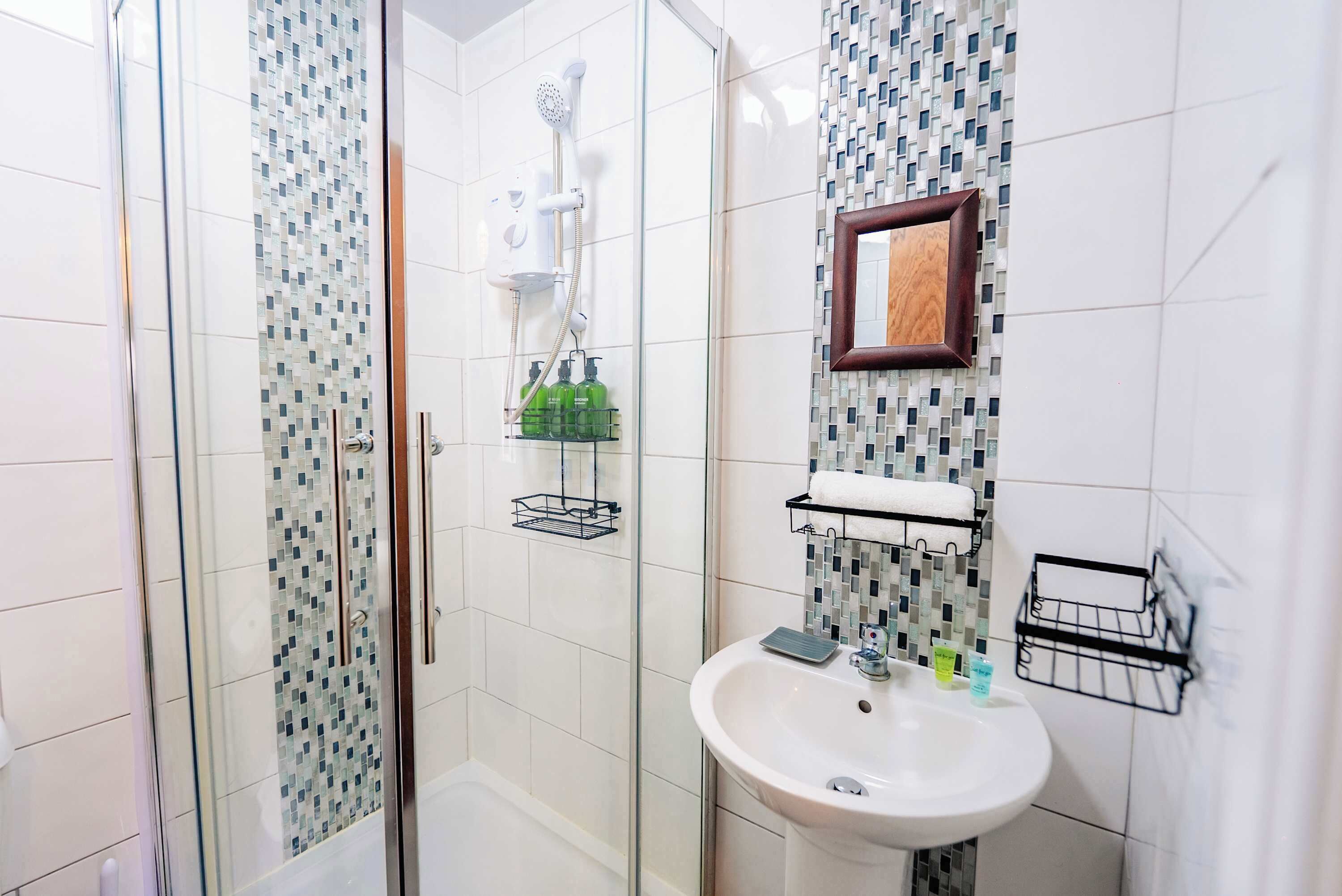 Dusch, hårtork och handdukar