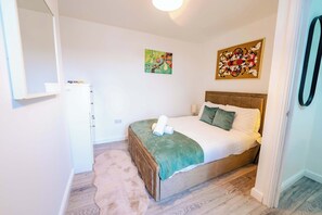 Skrivebord, strykejern/-brett, wi-fi og sengetøy