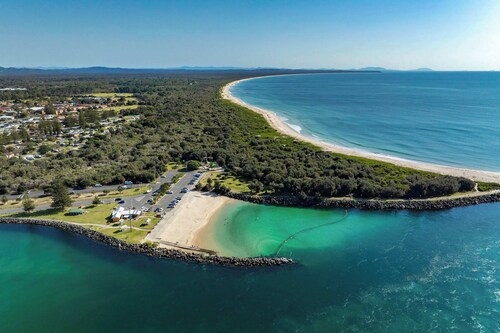 Beach Street Oasis - Central Lake Views - Tuncurry