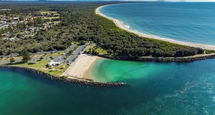 Beach Street Oasis - Central Lake Views - Tuncurry
