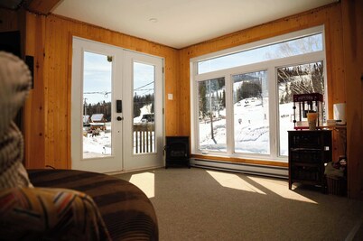 Upper Floor - Mont-Video