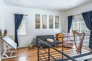 TV, fireplace, offices
