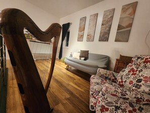 TV, peis og kontorer