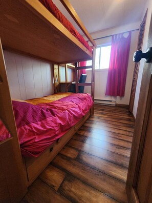 7 Schlafzimmer, Bügeleisen/Bügelbrett, WLAN, Bettwäsche