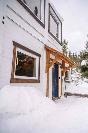 Exterior detail - Maison Conteneur d'Expedition (Amos)