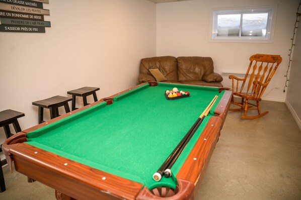 Games room - Lower Floor - Mont-Video (Barraute)