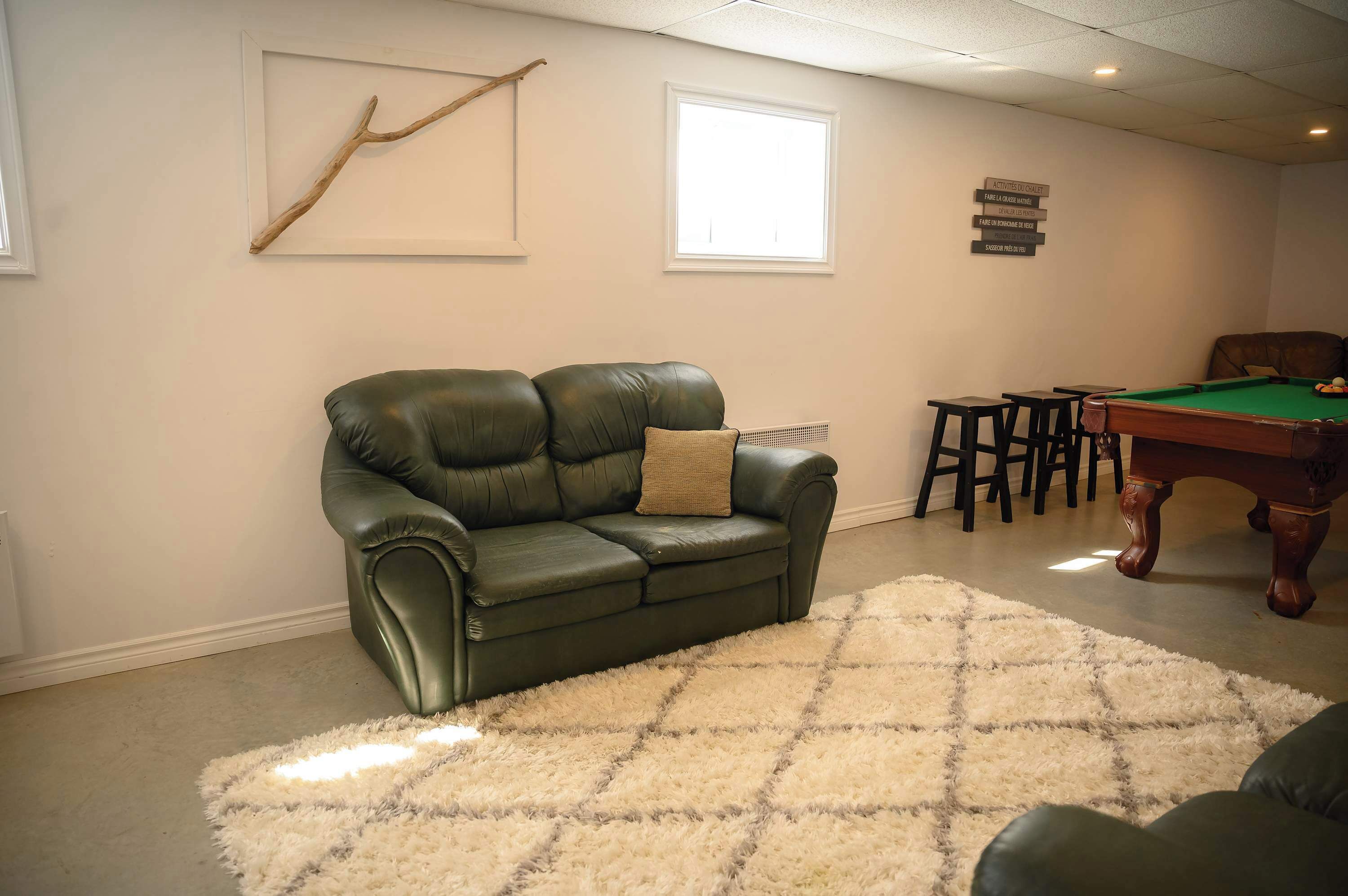 Televisión y oficina 