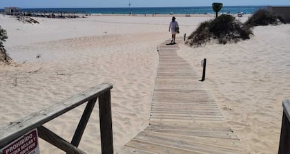 Solidarity and sustainable cabins next to the sea in Cádiz