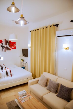 TV - Casa Donna Olimpia (Roma)