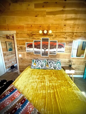 2 bedrooms, free WiFi, bed sheets - Boutique MCM 2 bed cabin hot tub fire pit 15 min to downtown Chattanooga Tn (Trenton)