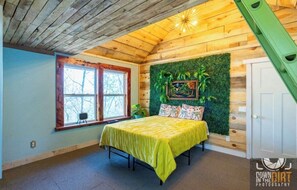 2 bedrooms, free WiFi, bed sheets - Boutique MCM 2 bed cabin hot tub fire pit 15 min to downtown Chattanooga Tn (Trenton)