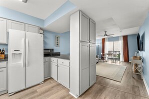 Interior - Cozy 3-bedroom condo on Okaloosa Island - Fort Walton Beach - with AC (Fort Walton Beach)