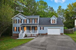 Exterior - Executive 4BR Home l Monthly Stay Near Richmond l Garage & Office (North Chesterfield)