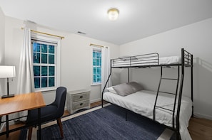 4 chambres, fer et planche à repasser, Wi-Fi, draps fournis