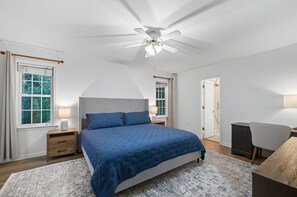 4 bedrooms, iron/ironing board, WiFi, bed sheets