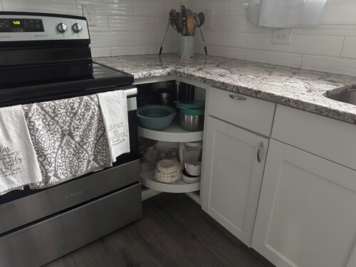 CBT's GS-Charming 3-bedroom House that Comfortably Sleeps 23