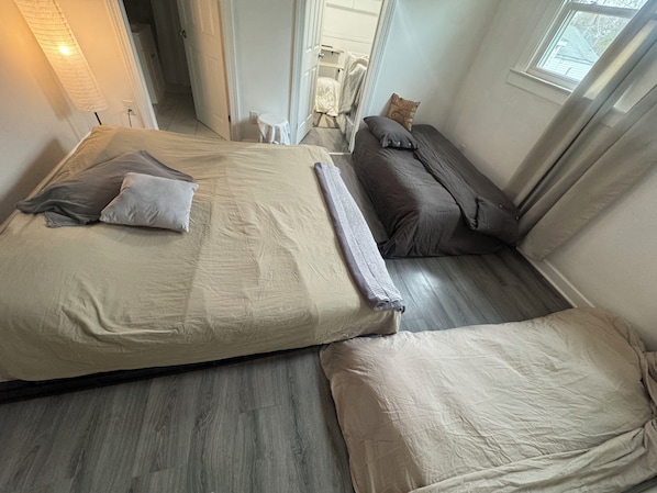 3 bedrooms, WiFi, bed sheets, wheelchair access