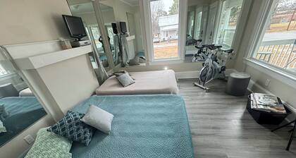 CBT's GS-Charming 3-bedroom House that Comfortably Sleeps 23