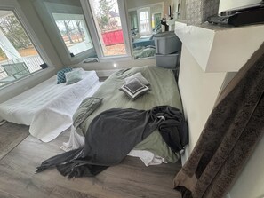 3 bedrooms, WiFi, bed sheets, wheelchair access - CBT's GS-Charming 3-bedroom House that Comfortably Sleeps 23 (Rocky Mount)