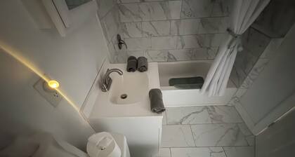 CBT's GS-Charming 3-bedroom House that Comfortably Sleeps 23