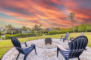 Property grounds - Leaning Palm/Canal home/boat ramp & dock/game room + fire pit & lanai/sleeps 9 (Port Charlotte)